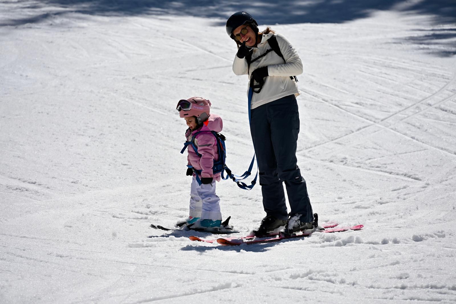 Alain et sa petite-fille sur les pistes de ski
